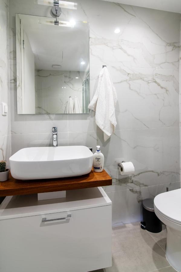 Cosy & Stylish 1-Bedroom Apartment In The Centre Атина Екстериор снимка
