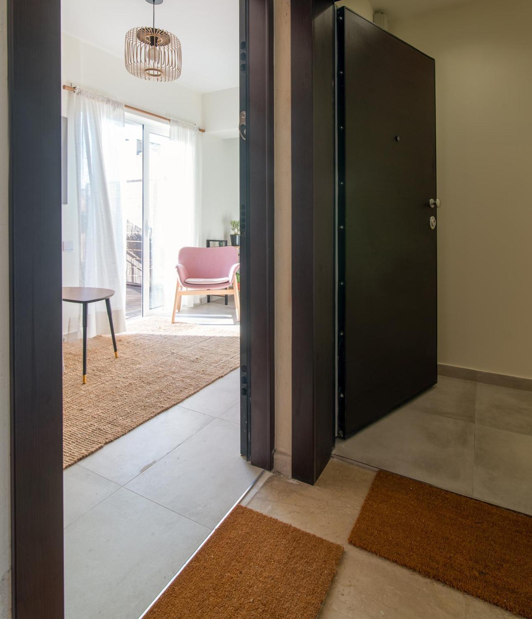 Cosy & Stylish 1-Bedroom Apartment In The Centre Атина Екстериор снимка